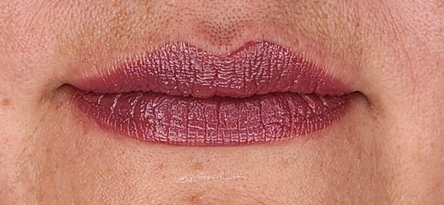Women wearing Frankie Blair Liore Matte Lip Stain, a modern mauve matte lip stain. Long lasting and hydrating.