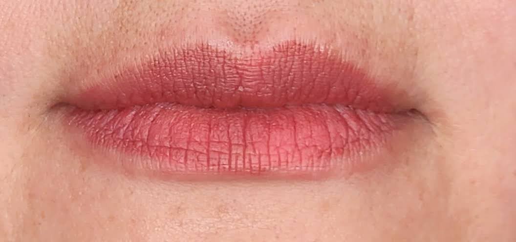 Women wearing Frankie Blair Matte Lip Stain Everly.  A Desert Rose Brown Liquid Lipstain. The best lip stain for a long lasting and hydrated lip.